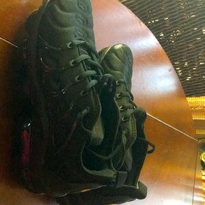Black Nike Air Vapor Max Plus